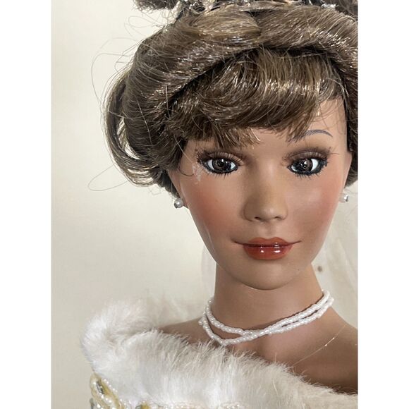 Beautiful‎ Collectible Bride Porcelain Doll On Stand - 22 inches - Picture 4 of 7